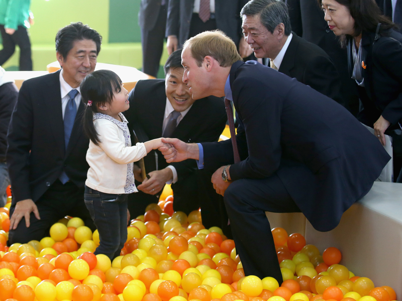 Illustration for article titled Here Are Some Photos of Prince William Doofusing All Over China